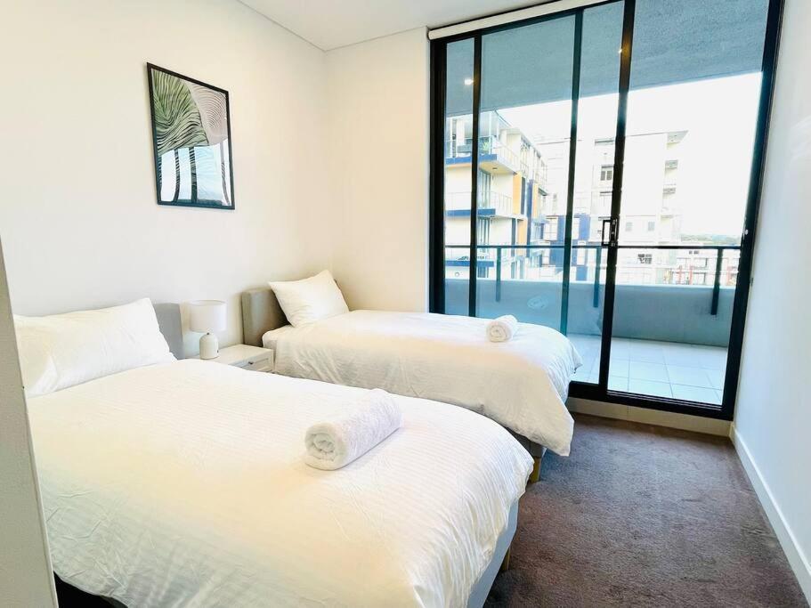 Stunning Waterfront 3 Bedroom With Pool, Bbq