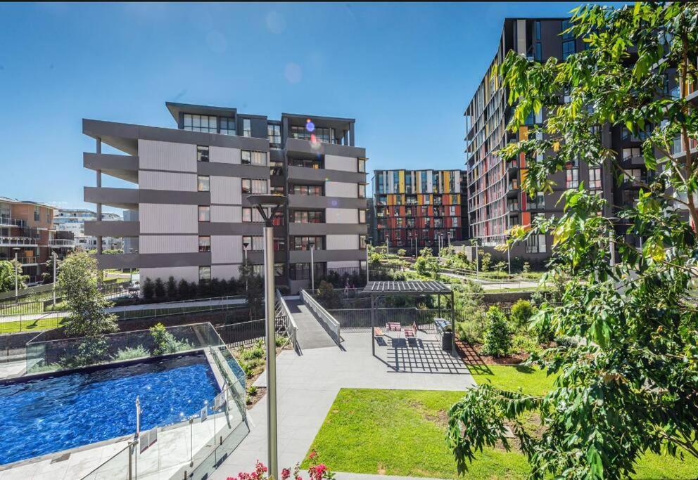 Stunning Waterfront 3 Bedroom With Pool, Bbq