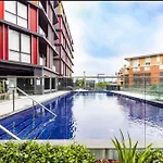 Stunning Waterfront 3 Bedroom Condo With Pool, Bbq