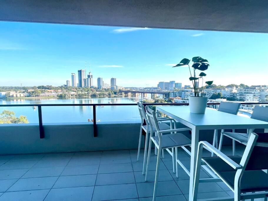 Stunning Waterfront 3 Bedroom With Pool, Bbq *