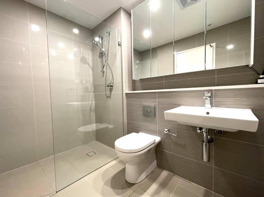 Stunning Waterfront 3 Bedroom With Pool, Bbq